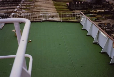 Schiffssicherheit und Rutschfestigkeit, Spezialbelag für maritime Anwendungen, 