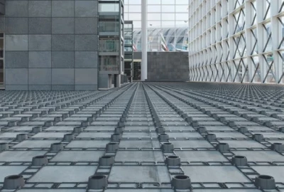 Beton über die Schalung gegossen, gleichmäßige, tragfähige Bodenfläche, Betonunterkonstruktion,