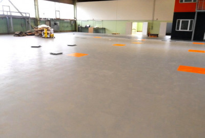 1.005 qm PVC-Fliesen bieten zahlreiche Vorteile für einen Industrieböden