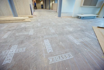 rückstandsfreie Entfernung der Teppichschutzfolie, Teppichschutz bei Umbau,