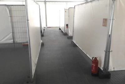 Notunterkünfte oder medizinische Ersthilfen, Notunterkünfte für Flüchtlinge,