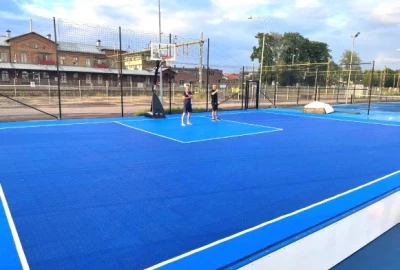 Basketballspiel, Allwetterplatz,