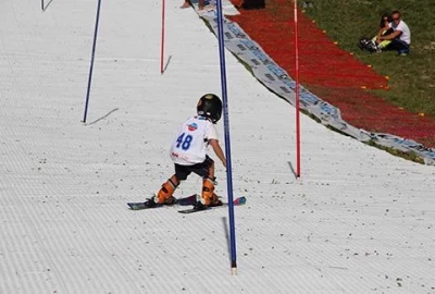 umweltfreundlicher Wintersport, Kunststoffbelag für Skigebiete, 
