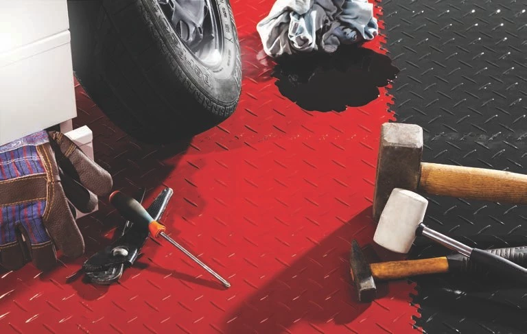 PVC-Boden, Autowerkstätten, Reifenservice, hohe Qualitäten, Abriebfestigkeit, beständig gegen Chemikalien,